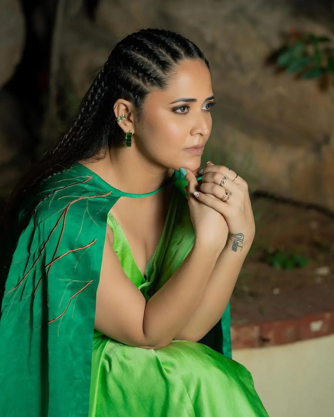 Indian Model Anasuya Bharadwaj in Sleeveless Green Saree